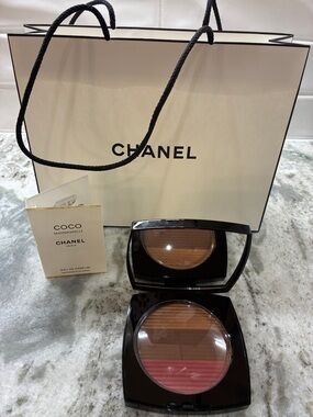 CHANEL Multi-Striped Compact Bronzer & Blush - Brown, Pink 
Deep Rose Gold